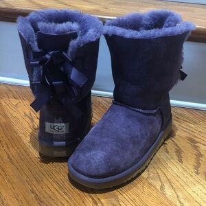 UGG BAILEY BOW WOMEN SHORT BOOTS SUEDE SIZE 6